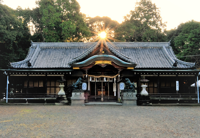 神武天皇が戦勝祈願したゆかりの神社でもある