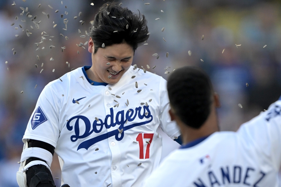 大谷が浴びせられたことで日本でも話題となったドジャースの“ひまわりパフォーマンス”。(C)Getty Images