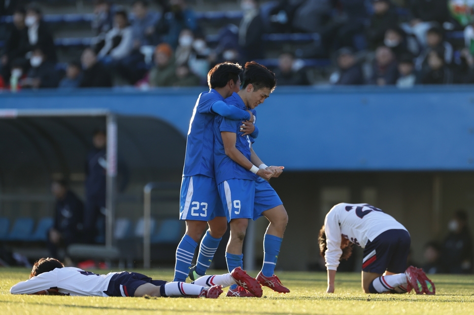 東北学院の岡元龍太（9番）が決勝点をマークした東北学院が3回戦進出（写真◎金子悟）