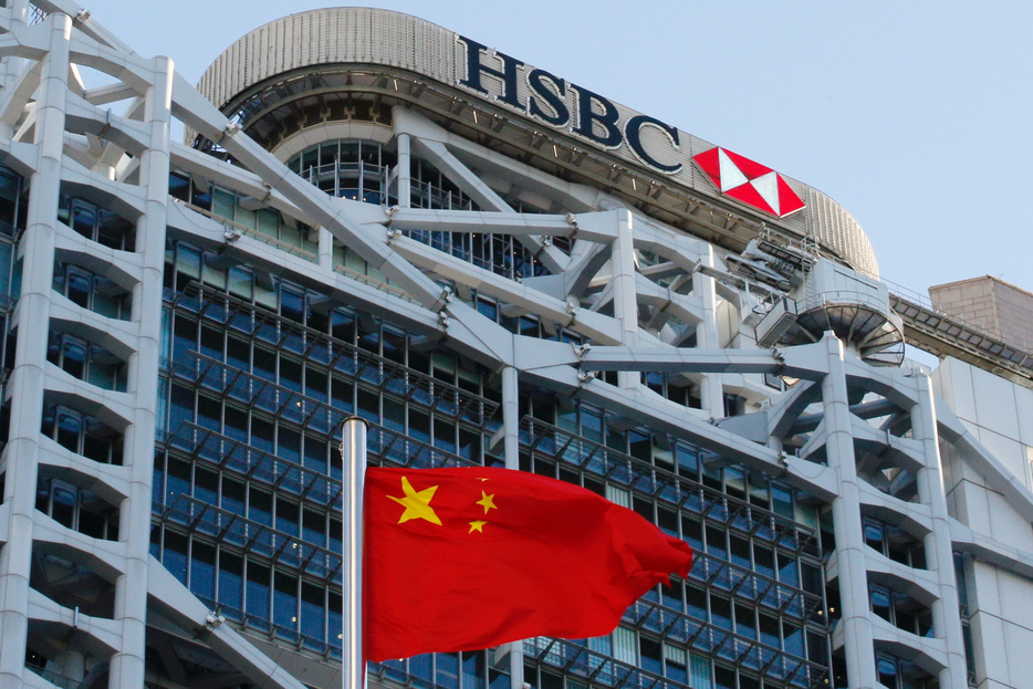 　１１月２９日、英金融大手ＨＳＢＣは、８年前に始めた中国のクレジットカード事業から撤退する。事業拡大と収益化に苦戦を強いられたため。事情に詳しい複数の関係者が明らかにした。２０２０年７月、香港の本店で撮影（２０２４年　ロイター/Tyrone Siu）