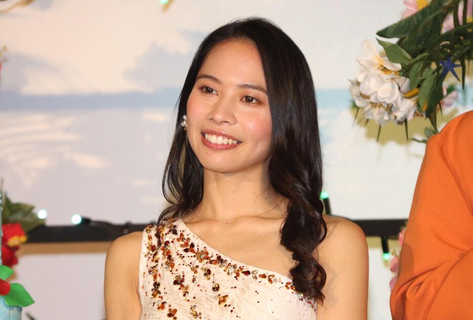 映画「モアナと伝説の海２」大ヒット御礼舞台あいさつに登場した屋比久知奈さん