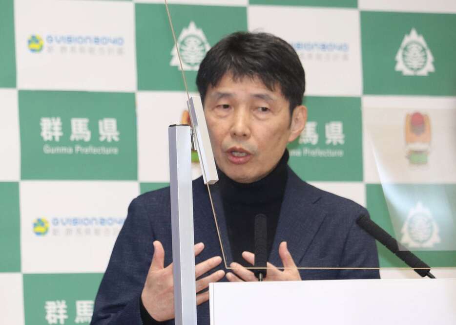 虚偽と確定した元町議の告発の影響について語る山本一太知事＝12日、群馬県庁