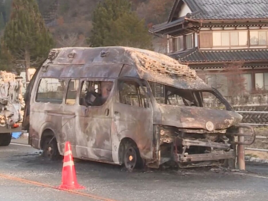 炎上した救急車 岐阜県下呂市