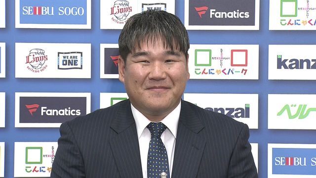 契約更改の会見に出席した西武・中村剛也選手