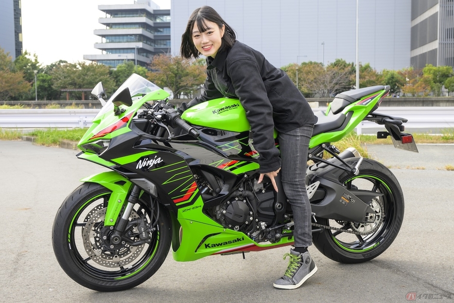 足つきも不安定で初心者には決して簡単に扱えるバイクではないけれど、楽しい！