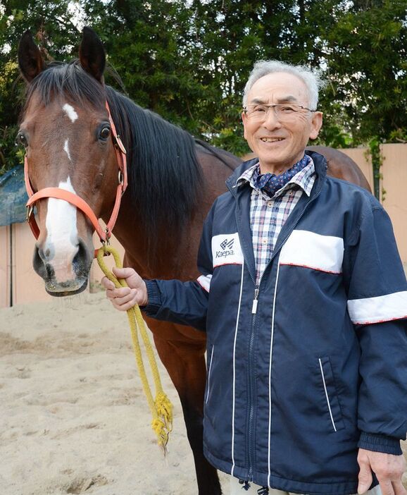 文部科学省の大臣表彰を受けた東光昭勇さん（和歌山県田辺市下三栖で）