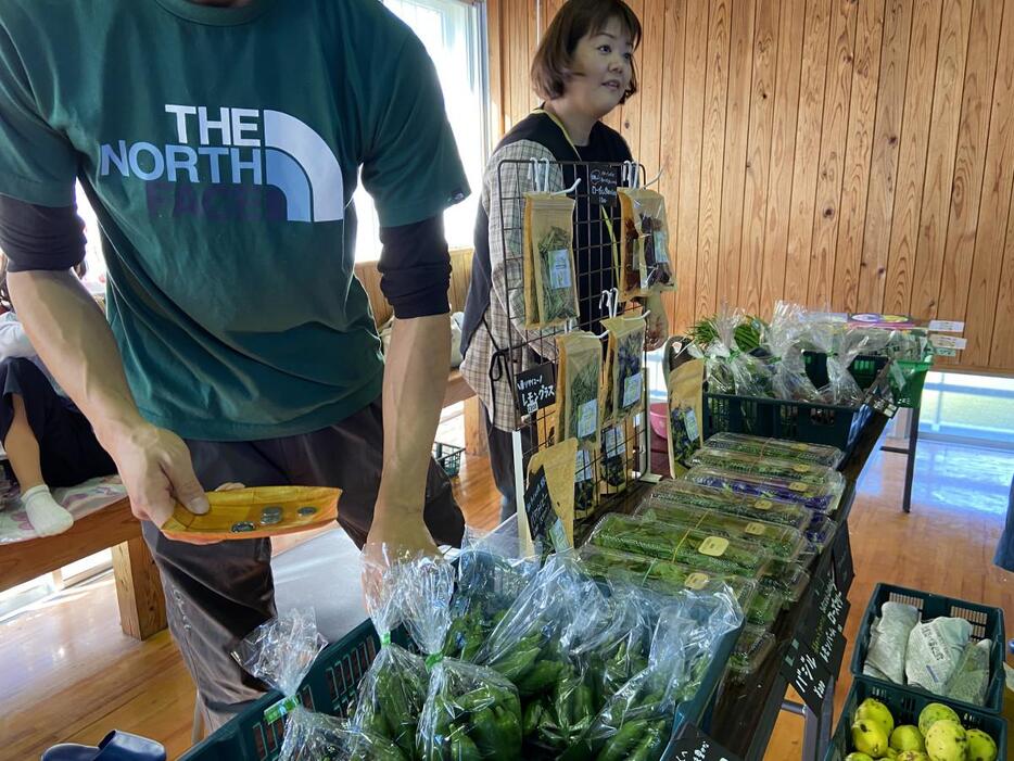 「やまぐち農園」の取れたて野菜やハーブ