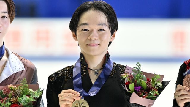 初優勝の鍵山優真選手（写真：時事）