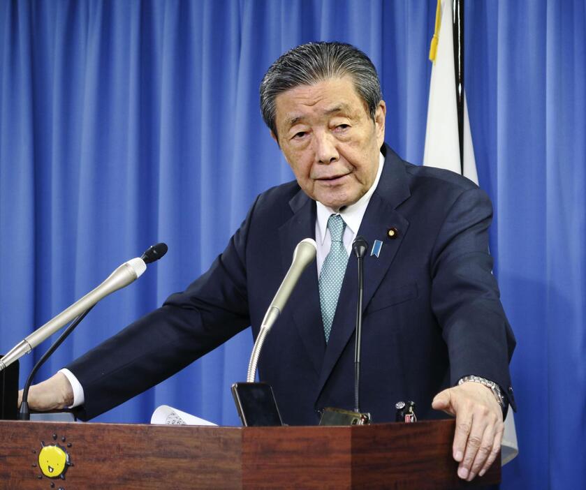 記者会見する自民党の森山幹事長＝2日午後、東京・永田町の党本部