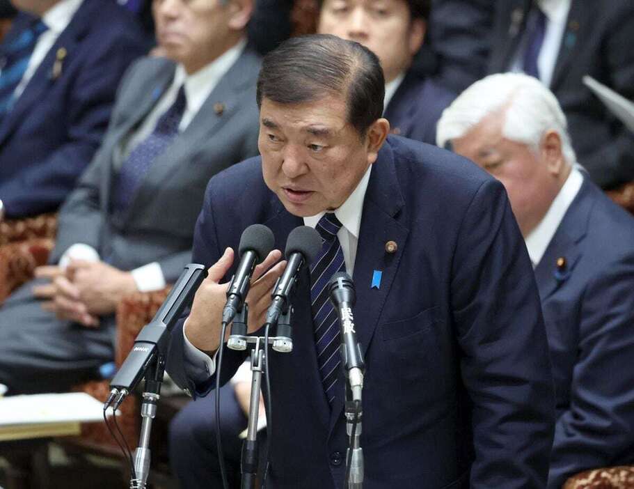 衆院予算委員会で答弁する石破茂首相＝11日午後、国会（春名中撮影）