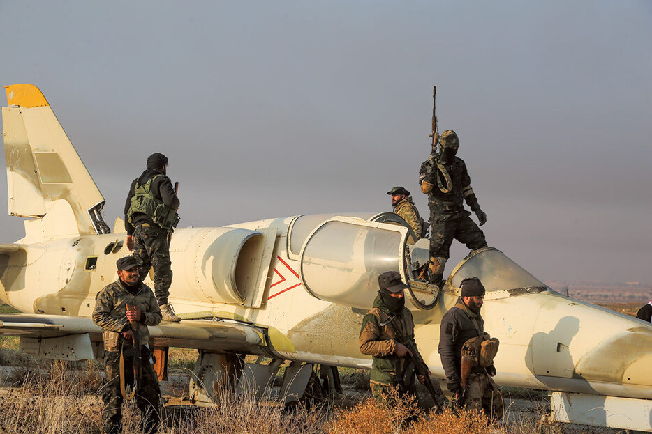 アレッポ国際空港を占拠し た反体制派（12月2日）KASIM RAMMAHーANADOLU／GETTY IMAGES