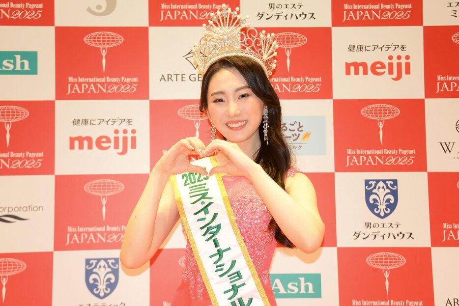 ミス・インターナショナルの日本代表に選出された能崎愛さん