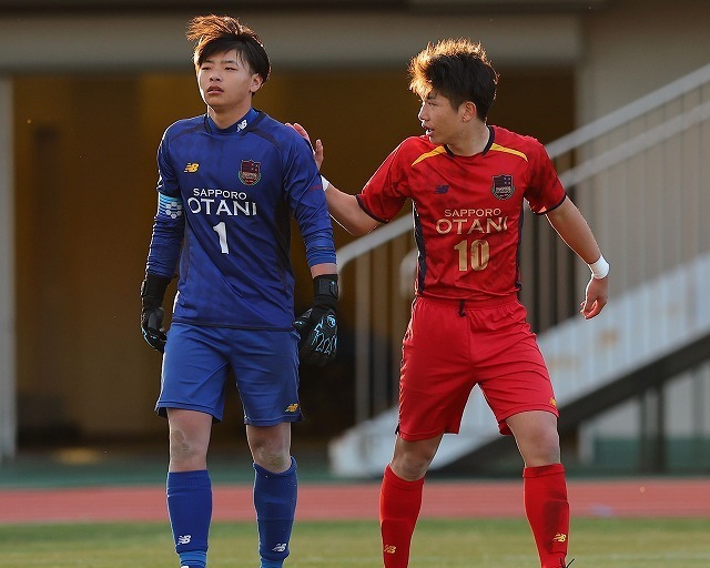 PK戦を制して２回戦に進出した札幌大谷。写真：梅月智史（サッカーダイジェスト写真部）