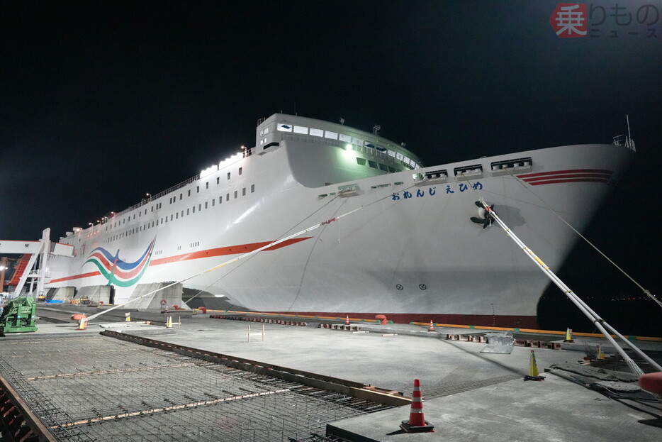 オレンジフェリーが大阪南港～東予港間で運航する「おれんじえひめ」（安藤昌季撮影）。