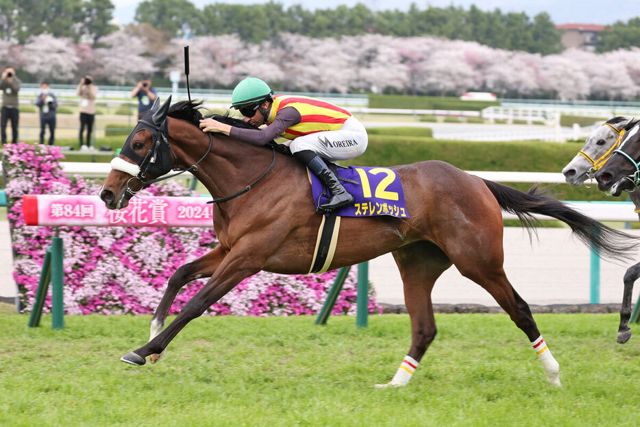 〝マジックマン〟モレイラの手綱で桜花賞を制したステレンボッシュ