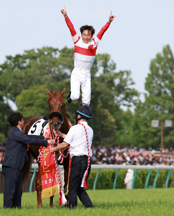 今年のダービーをダノンデサイルで制した横山典