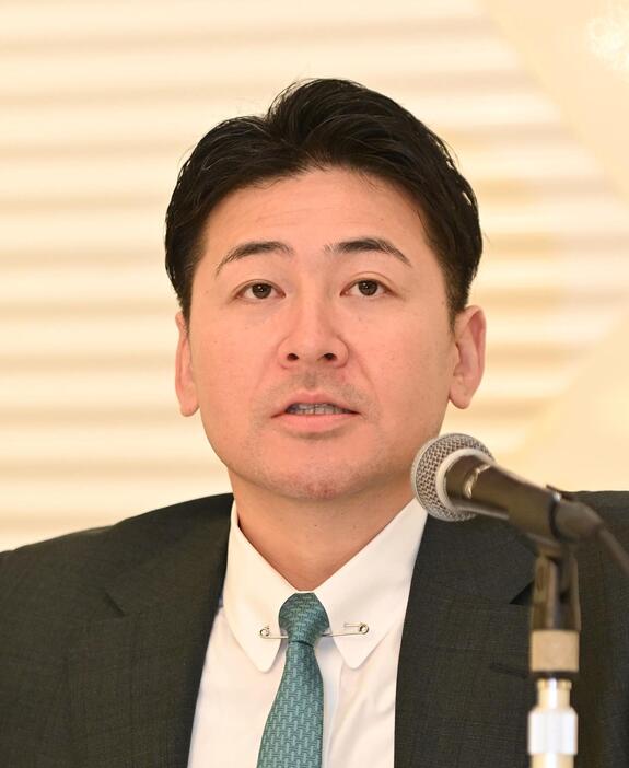 　記者会見する会沢会長（撮影・北村雅宏）