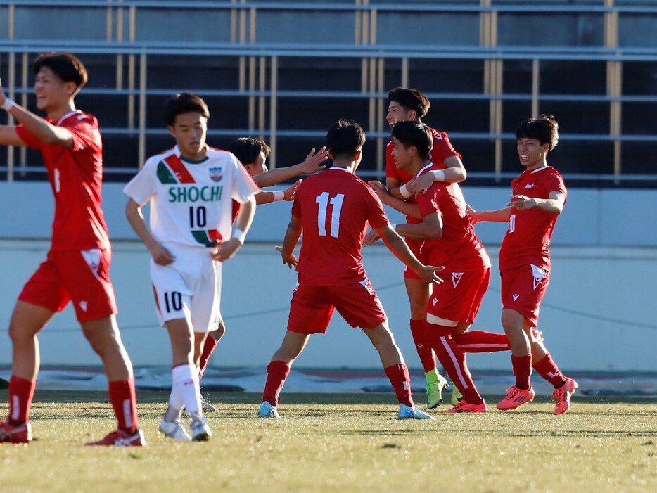 東福岡高が完封勝利で3回戦進出!!(写真協力『高校サッカー年鑑』)(HIGH SCHOOL SOCCER YEARBOOK)