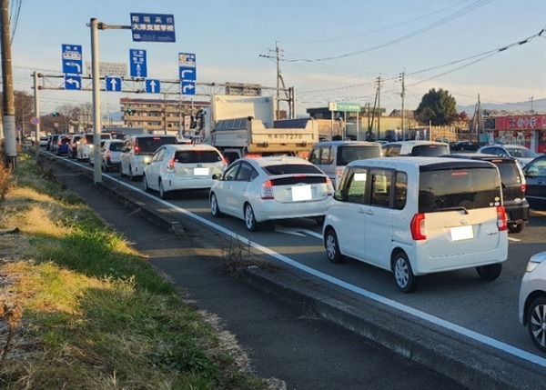 JASM工場に近い国道325号の渋滞状況。（画像：熊本県）。