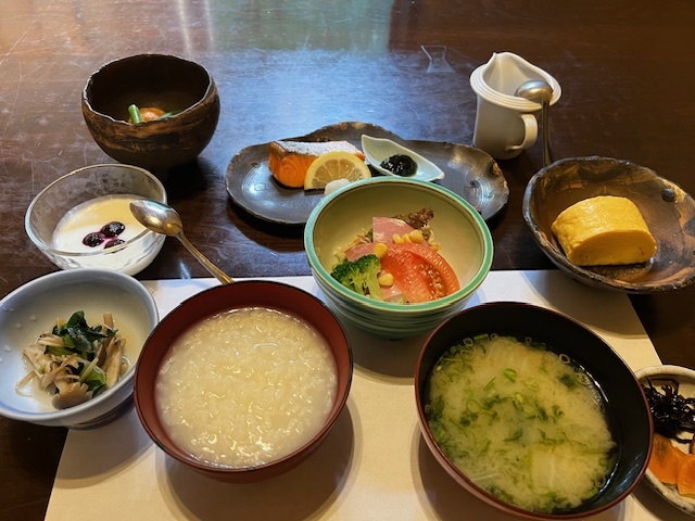 朝食。地元の食材を使ったお料理はどれもおいしくて、朝から完食