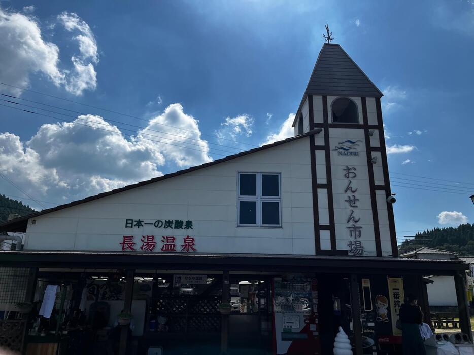 道の駅ながゆ温泉」では、地元の野菜や工芸品など、お土産にピッタリのものが揃っています