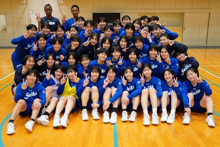 全国制覇を狙う精華女子の選手たち（撮影・山崎清文）