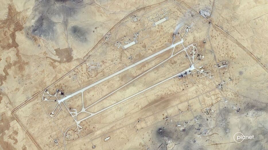 シリア首都ダマスカス近郊の空軍基地を捉えた衛星画像