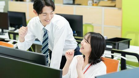 若手社員の定着率をうながすのに大事なこととは？（写真：ふじよ / PIXTA）