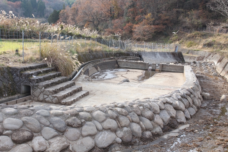 土砂を取り除いてきれいになり、来年夏から再び利用される森川親水広場＝玖珠町森