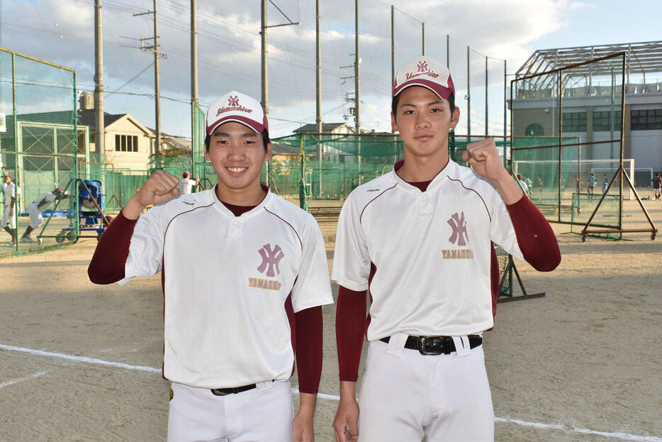 山城のダブル主将を務める池垣（左）と高尾（撮影・古財稜明）