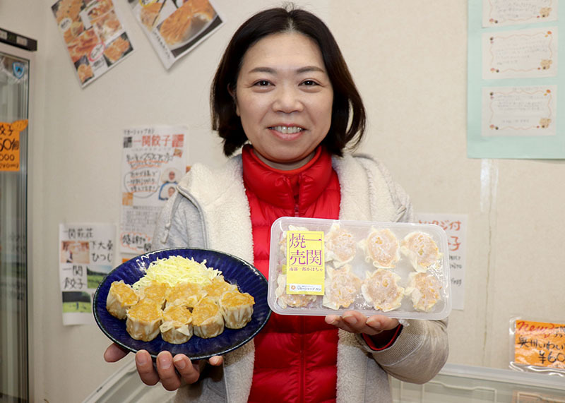 南部一郎かぼちゃを使ったシューマイをアピールする星さん