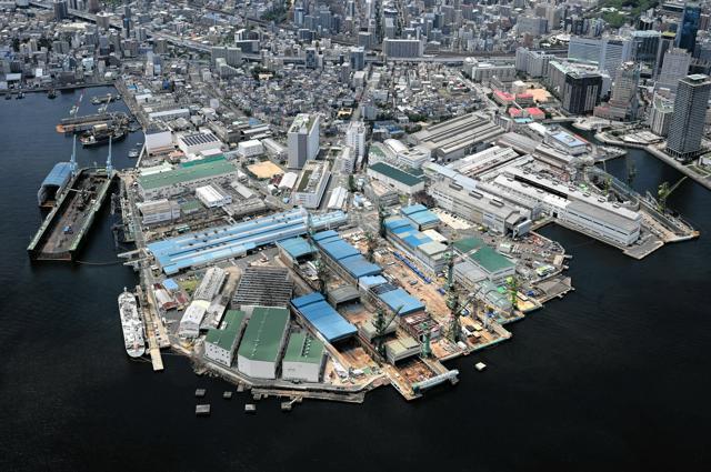 川崎重工業神戸工場=2024年7月4日午後、神戸市中央区、朝日放送テレビヘリから、白井伸洋撮影