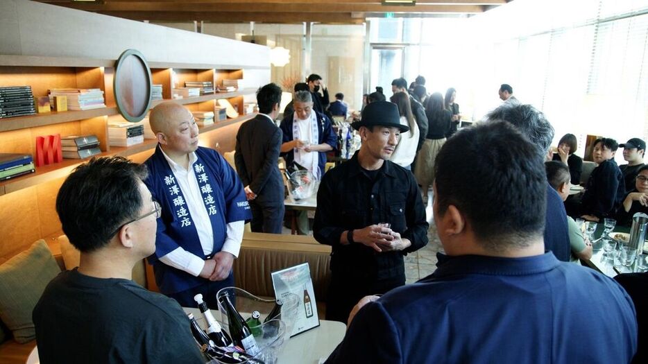 韓国で開かれた試飲会に参加した中田英寿氏