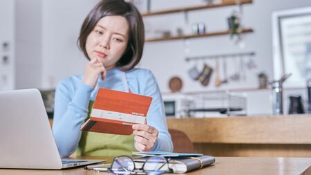 「お金の話は、もうウンザリ」。この「ウンザリ」をさっぱり消す方法とは（写真：TY／PIXTA）