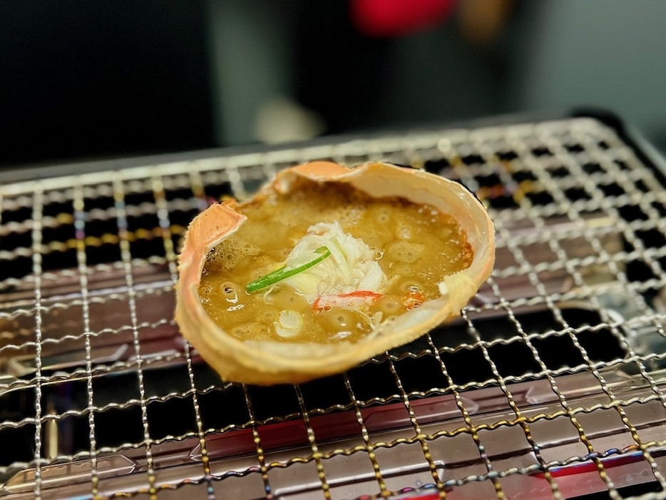 カニミソ焼きや海鮮焼きなどのメニューも