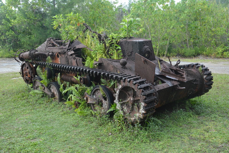 パラオ・ペリリュー島の土中から掘り出された旧日本軍の戦車「いづも」＝パラオ・ペリリュー島で2019年12月17日午後4時18分、井川加菜美撮影