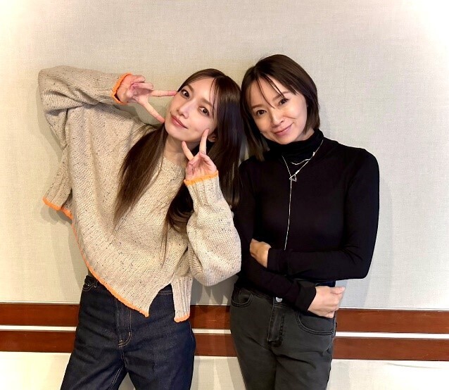 （左から）後藤真希さん、鈴木亜美さん