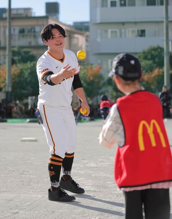 野球教室に参加した山瀬慎之助