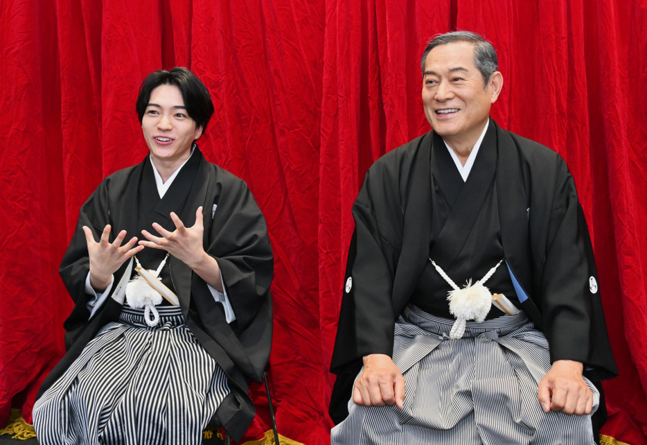 『新・暴れん坊将軍』に出演する（左から）西畑大吾、松平健 （C）ORICON NewS inc.