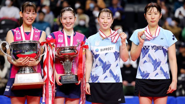 全日本選手権女子ダブルスで優勝したシダマツペアと準優勝の五十嵐有紗選手・櫻本絢子選手ペア(写真：西村尚己/アフロスポーツ)