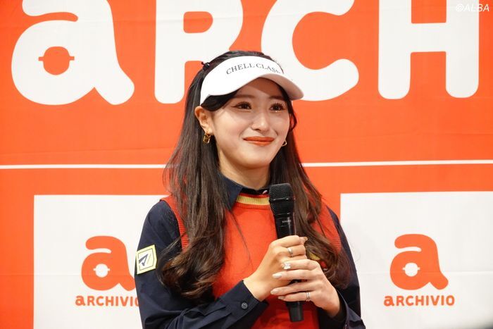 臼井麗香がファンの前でトークショー