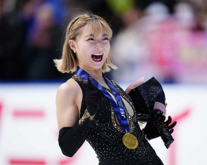 ＜全日本フィギュア最終日＞女子フリー、優勝し笑顔の坂本花織（撮影・小海途　良幹）　　