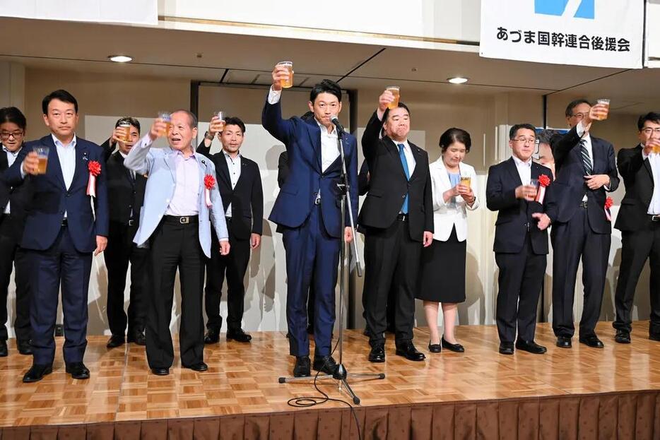 自民党の東国幹衆院議員の政治団体が開いたビールパーティー=昨年9月、旭川市