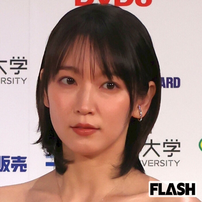 「報知映画賞」授賞式に登壇した吉岡里帆（写真・伊藤 修）