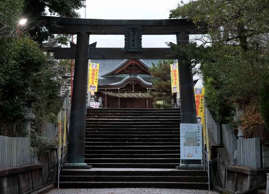 田川伊田駅そばに鎮座する風治八幡宮