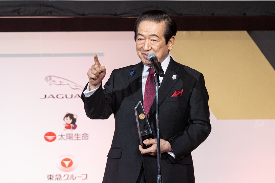 草野仁さんは「先入観を捨て、素直な気持ちで向きあう」大切さを説く（写真：アフロ、写真は2021年のベストドレッサー賞の時のもの）