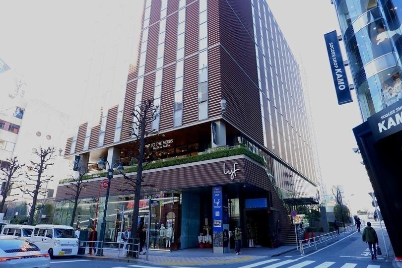 渋谷パルコ目の前、オルガン坂に開業した「lyf渋谷東京」。地上9階建て、客室数は200室。