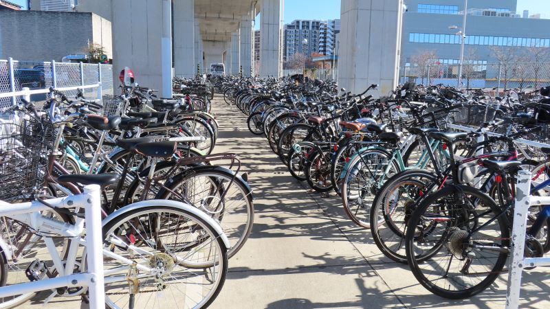 来年4月からの有料化が検討されているTX研究学園駅近くの高架下駐輪場