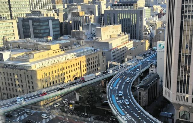 大阪市内を走る阪神高速道路