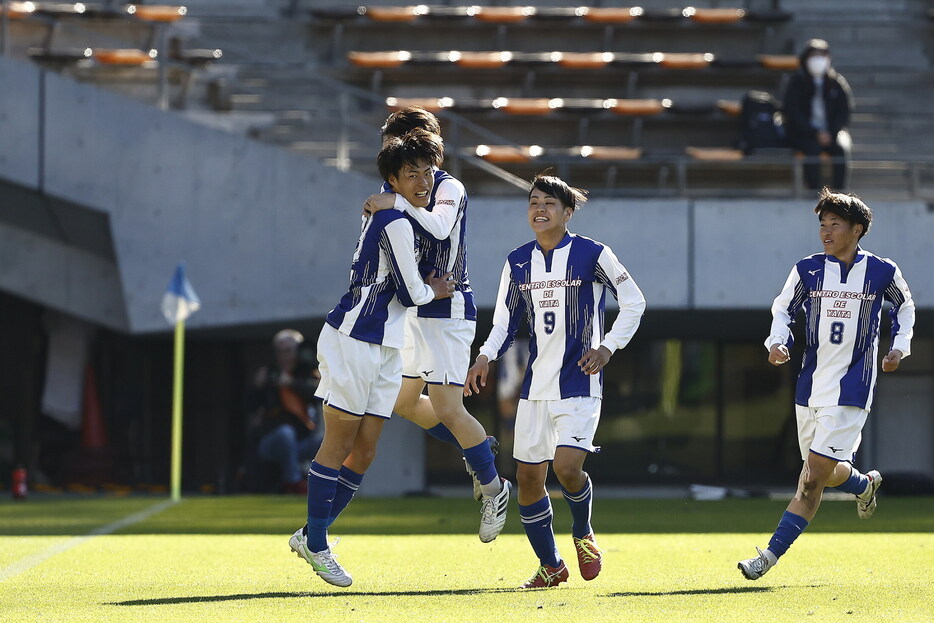 攻撃的なサッカーに挑む矢板中央高が3回戦へ(写真協力『高校サッカー年鑑』)(HIGH SCHOOL SOCCER YEARBOOK)